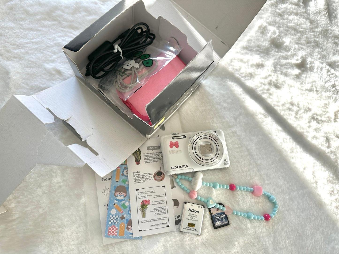 💖 Pre-Owned Nikon white coolpix s6600 flip screen digital cameras 💖