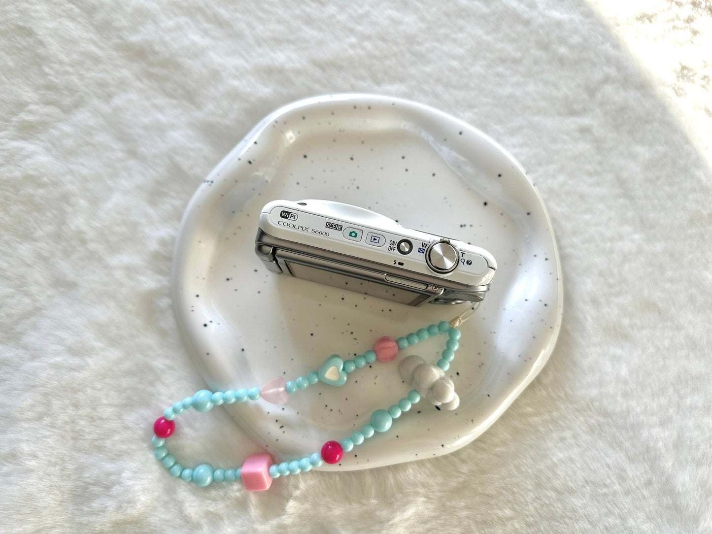 💖 Pre-Owned Nikon white coolpix s6600 flip screen digital cameras 💖