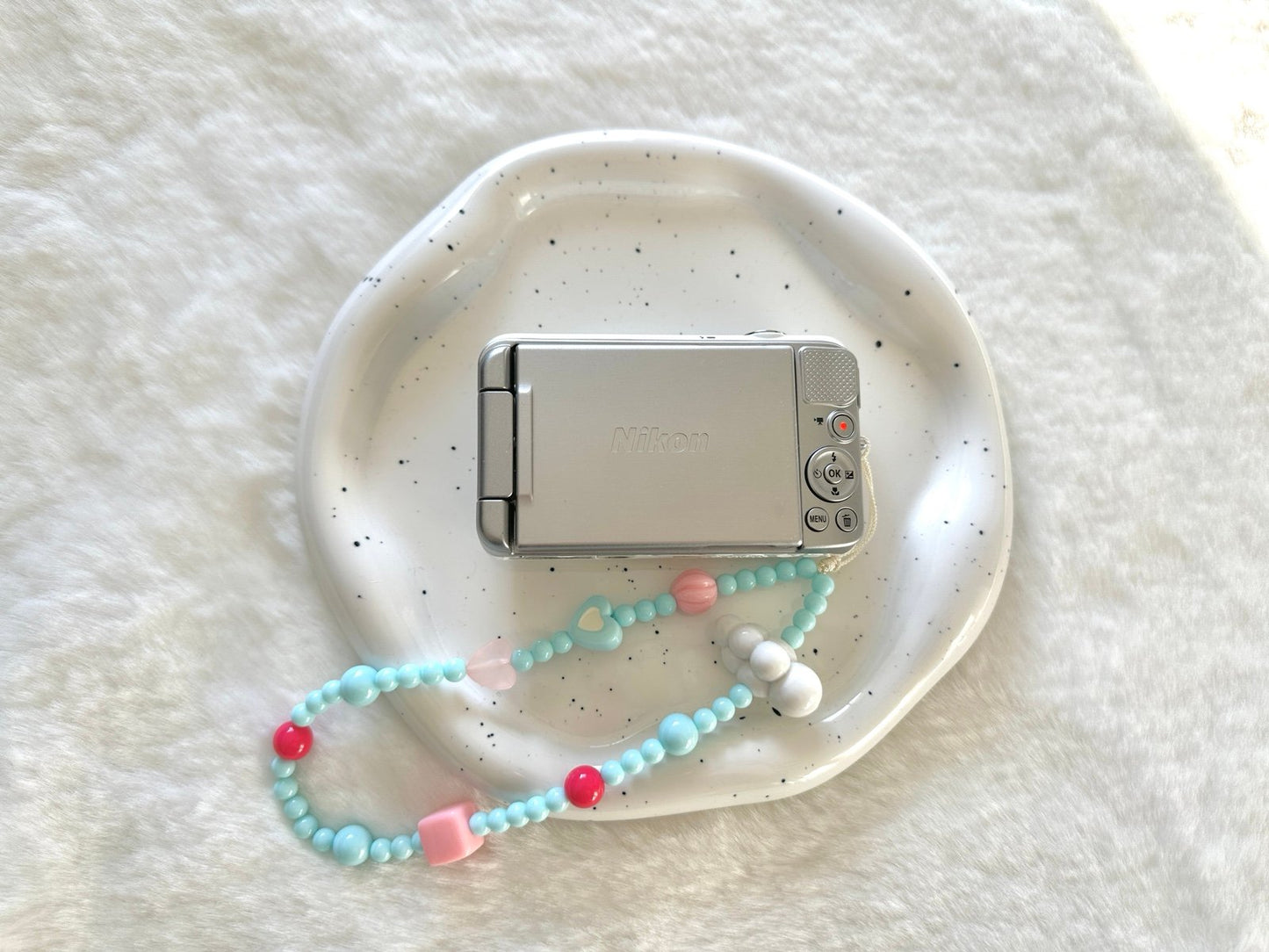 💖 Pre-Owned Nikon white coolpix s6600 flip screen digital cameras 💖